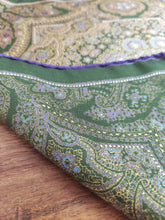 Cargar imagen en el visor de la galería, Pochette vintage en soie à motif floral Made in Italy