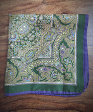 Cargar imagen en el visor de la galería, Pochette vintage en soie à motif floral Made in Italy
