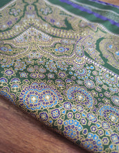 Cargar imagen en el visor de la galería, Pochette vintage en soie à motif floral Made in Italy