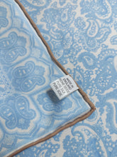 Charger l'image dans la galerie, Robert Talbott pochette en soie à motif paisley Made in England