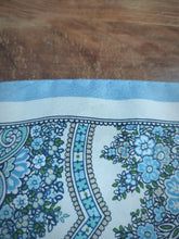 Charger l'image dans la galerie, Scapa pochette de costume en soie à motif floral