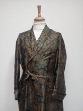 Charger l'image dans la galerie, Piccadilly Lyon robe de chambre vintage à col châle en pure soie M /L