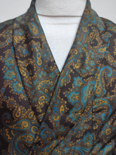 Charger l'image dans la galerie, Piccadilly Lyon robe de chambre vintage à col châle en pure soie M /L