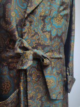 Charger l'image dans la galerie, Piccadilly Lyon robe de chambre vintage à col châle en pure soie M /L