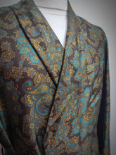 Charger l'image dans la galerie, Piccadilly Lyon robe de chambre vintage à col châle en pure soie M /L