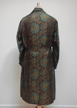 Charger l'image dans la galerie, Piccadilly Lyon robe de chambre vintage à col châle en pure soie M /L