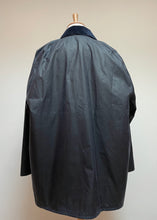 Afbeelding in Gallery-weergave laden, Barbour veste de chasse Beaufort en coton ciré bleu marine C50 / 127 cm