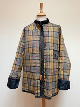 Afbeelding in Gallery-weergave laden, Barbour veste de chasse Beaufort en coton ciré bleu marine C50 / 127 cm