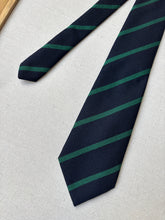 Charger l&#39;image dans la galerie, Cravats of London cravate club en laine Made in England
