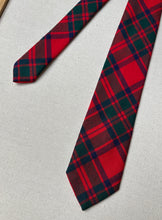 Charger l&#39;image dans la galerie, Cravate tartan Mackintosh en pure laine vierge Made in Scotland
