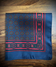 Charger l'image dans la galerie, Pochette bleue vintage en soie à motif géométrique Made in England
