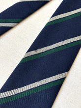 Load image into Gallery viewer, Harrod's cravate marine club en laine Made in England
