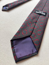 Charger l&#39;image dans la galerie, Vivax by Sambrook Witting cravate rouge vintage en soie Made in England
