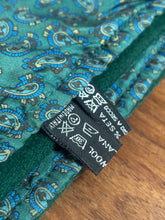Cargar imagen en el visor de la galería, Pierre Cardin écharpe paisley double face en laine et soie Made in Italy
