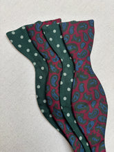 Charger l&#39;image dans la galerie, Duo de noeuds papillon en soie vintage

