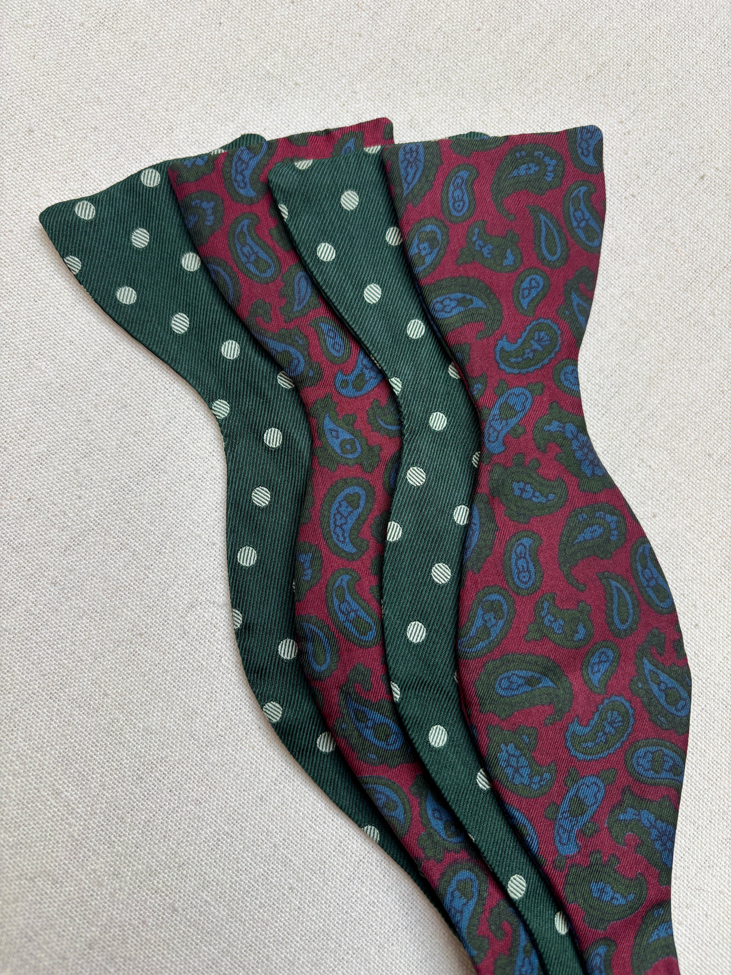 Duo de noeuds papillon en soie vintage