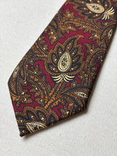 Načíst obrázek do prohlížeče Galerie, Norman Peal X Charles Hill cravate bordeaux à motif floral paisley Made in England
