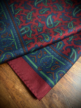 Carica l&#39;immagine nel visualizzatore di Gallery, Pochette paisley rouge 100% soie Made in France
