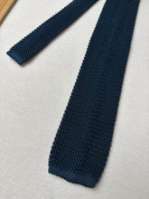 Afbeelding in Gallery-weergave laden, Harrison cravate marine vintage en tricot de soie Made in Italy
