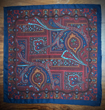 Lade das Bild in den Galerie-Viewer, Degand Brussels pochette florale vintage marine en soie Made in England
