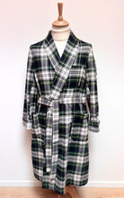 Charger l'image dans la galerie, Belvedere Wien robe de chambre tartan vintage à col châle  50/L
