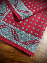 Lade das Bild in den Galerie-Viewer, Pochette rouge vintage à motif paisley 100% coton
