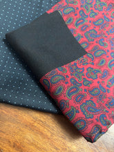 Charger l&#39;image dans la galerie, Duo de pochettes vintage en soie
