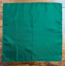 Načíst obrázek do prohlížeče Galerie, Trio de pochettes vintage en soie Made in Italy
