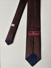Afbeelding in Gallery-weergave laden, Daniel Crémieux X Michael Drake cravate marron en soie Made in England
