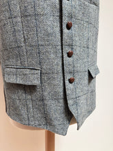Afbeelding in Gallery-weergave laden, Harris Tweed X Carl Gross gilet gris à carreaux en pure laine vierge 54 FR
