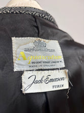 Charger l&#39;image dans la galerie, Aquascutum pardessus vintage croisé femme en laine à chevrons Made in England 34/36
