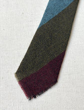 Charger l'image dans la galerie, Devoto &amp; Vitale Genova cravate vintage en laine vierge Made in Scotland
