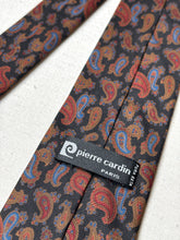 Lade das Bild in den Galerie-Viewer, Pierre Cardin cravate noire vintage paisley en soie Made in Italy
