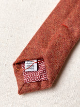 Načíst obrázek do prohlížeče Galerie, Burberry vintage kravata s paisley vzorem, vyrobená v Anglii
