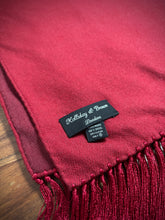 Afbeelding in Gallery-weergave laden, Holliday &amp; Brown London grand foulard classique en laine
