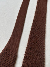 Charger l'image dans la galerie, Cravate marron en maille tricotée vintage 100% laine Made in Italy

