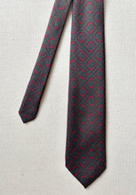 Charger l&#39;image dans la galerie, Vivax by Sambrook Witting cravate rouge vintage en soie Made in England
