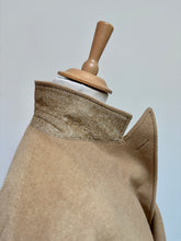 Charger l&#39;image dans la galerie, Manteau vintage beige croisé 100% camel hair Made in Italy
