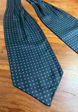 Cargar imagen en el visor de la galería, Cravate ascot vintage marine à motif géométrique Made in Italy
