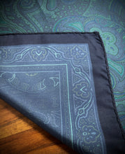 Carica l'immagine nel visualizzatore di Gallery, Pochette vintage in seta lilla con motivo paisley, realizzata in Inghilterra
