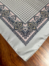 Charger l&#39;image dans la galerie, Duo de pochettes vintage en soie
