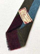 Charger l'image dans la galerie, Devoto &amp; Vitale Genova cravate vintage en laine vierge Made in Scotland
