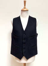 Načíst obrázek do prohlížeče Galerie, Žlutá vesta Frederick Theak z čisté nové vlny, vyrobeno v Anglii 54
