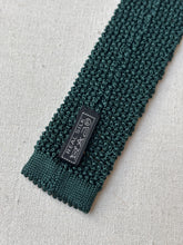 Afbeelding in Gallery-weergave laden, Cravate verte à pois en tricot de soie
