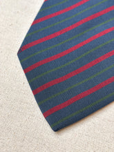 Charger l'image dans la galerie, Duo de cravates vintage Atkinsons / Charlot en laine et soie Made in England
