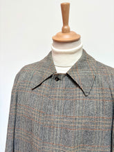 Carica l&#39;immagine nel visualizzatore di Gallery, Dunn &amp; Co manteau classique raglan Prince de Galles en pure laine vierge L
