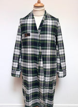 Charger l'image dans la galerie, Belvedere Wien robe de chambre tartan vintage à col châle  50/L
