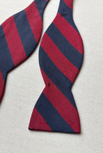 Afbeelding in Gallery-weergave laden, Noeud papillon club bleu et rouge en soie Made in France
