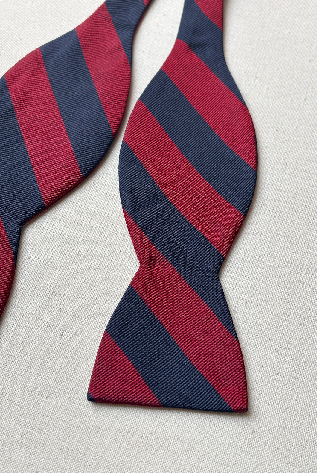 Noeud papillon club bleu et rouge en soie Made in France