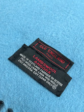 Charger l&#39;image dans la galerie, Old England Paris écharpe bleue en laine d&#39;agneau et angora Made in Scotland
